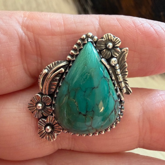 Sterling Silver Teardrop Turquoise Statement Ring - Green Teardrop Stone - Picture 4 of 13